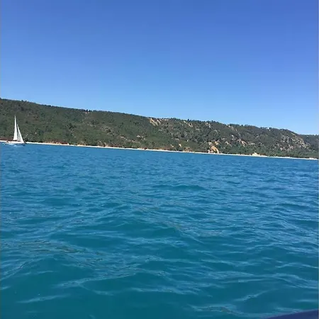 Gorges Du Verdon-face Au Lac *