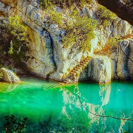 Gorges Du Verdon-face Au Lac * Montagnac (Alpes-de-Haute-Provence)
